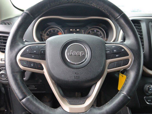 Used 2017 Jeep Cherokee Latitude w/ Cold Weather Group AWD/4WD image 13
