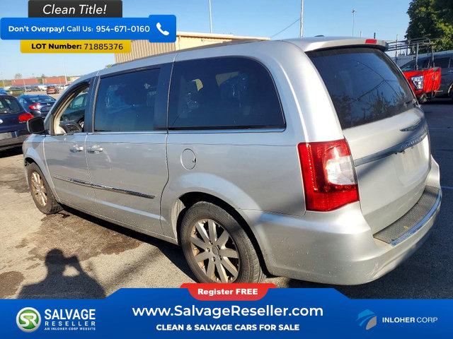 Used 2012 Chrysler Town & Country Touring w/ Entertainment Group #1 FWD image 3