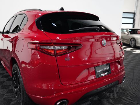 Used 2021 Alfa Romeo Stelvio Ti w/ Nero Edizione image 18