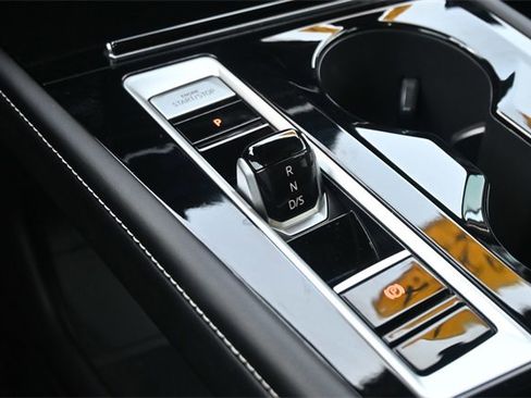 Certified 2024 Volkswagen Atlas Cross Sport SEL R-Line image 18