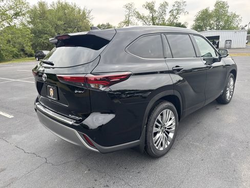 New 2026 Toyota Highlander Platinum AWD/4WD image 11