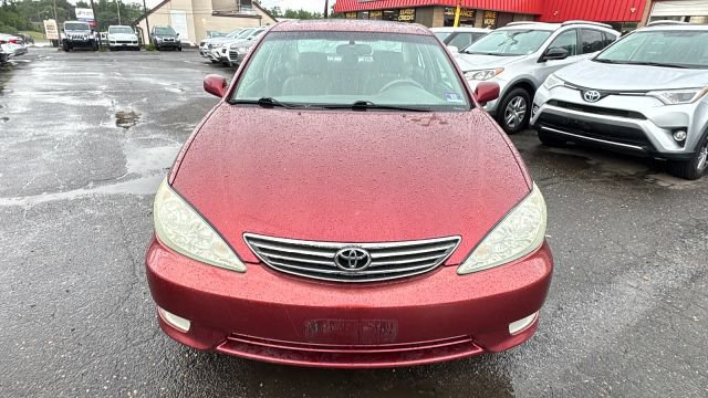 Used 2005 Toyota Camry XLE w/ VSC & Side Airbag Pkg FWD image 2