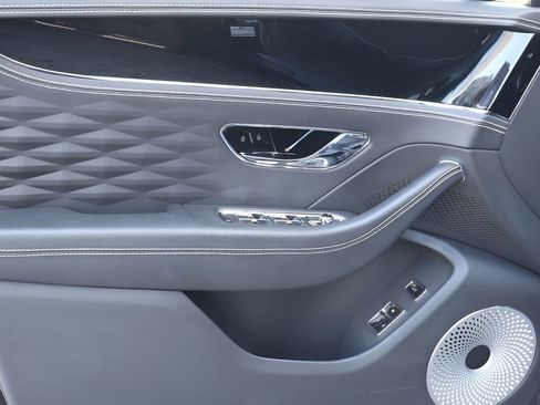 Certified 2020 Bentley Flying Spur W12 image 12