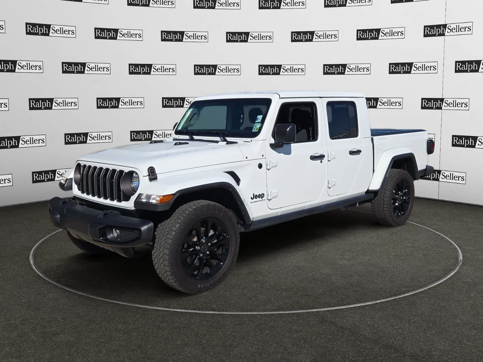 Used 2024 Jeep Gladiator Sport AWD/4WD image 2