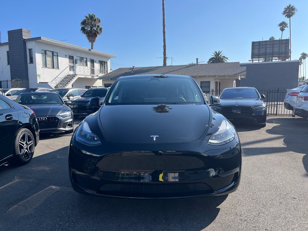Used 2023 Tesla Model Y Long Range AWD/4WD image 2