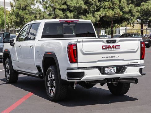 Used 2025 GMC Sierra 2500 Denali w/ Denali Reserve Package AWD/4WD image 5