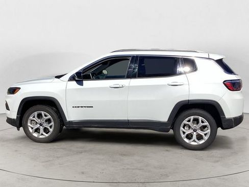 Used 2025 Jeep Compass Latitude image 2