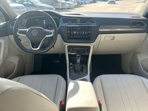Used 2023 Volkswagen Tiguan SE image 9