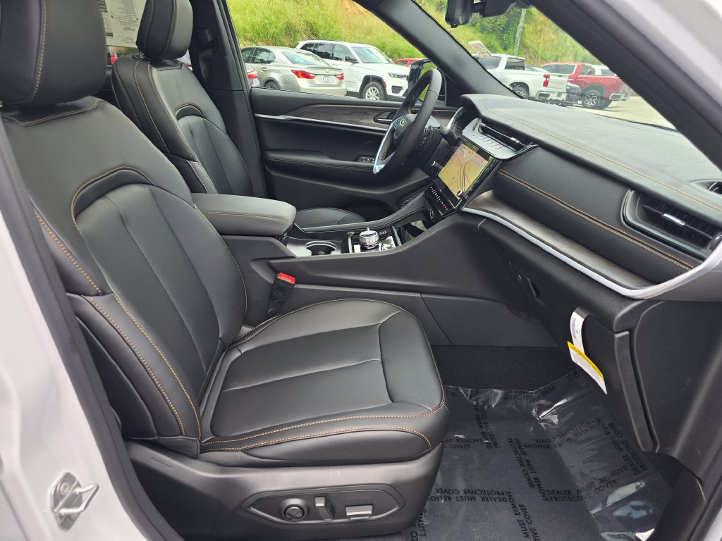 New 2026 Jeep Grand Cherokee L Limited AWD/4WD image 29