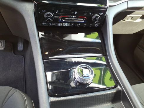 Used 2025 Jeep Grand Cherokee Laredo X w/ Luxury Tech Group I image 17