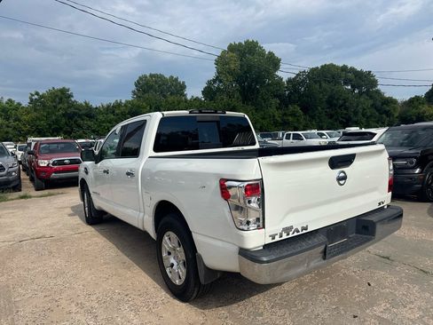 Used 2017 Nissan Titan SV RWD image 8