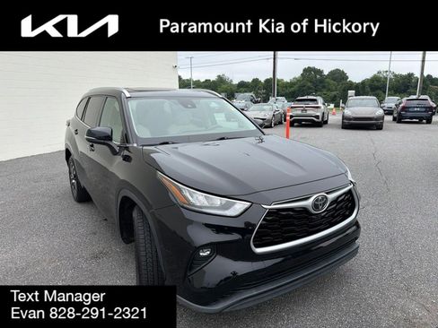 Used 2020 Toyota Highlander XLE FWD image 3