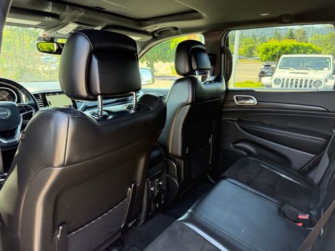 Used 2022 Jeep Grand Cherokee Laredo X AWD/4WD image 32