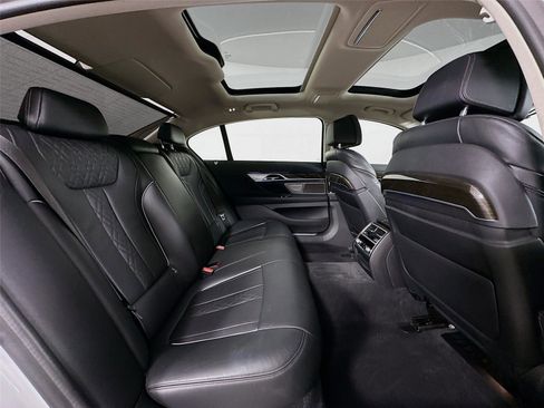 Used 2020 BMW 750i xDrive w/ Cold Weather Package image 29