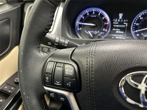 Used 2016 Toyota Highlander XLE image 45