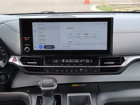 Certified 2025 Toyota Sienna XLE FWD image 18