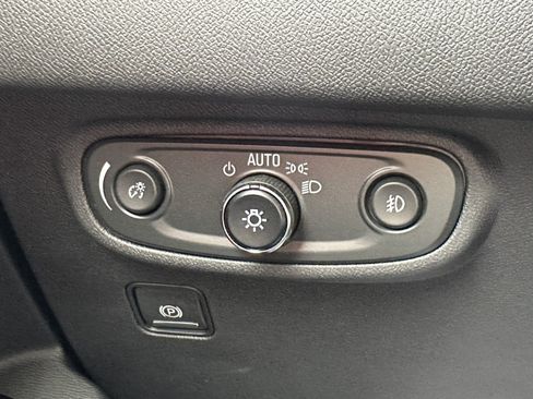 Used 2023 GMC Terrain SLT AWD/4WD image 23