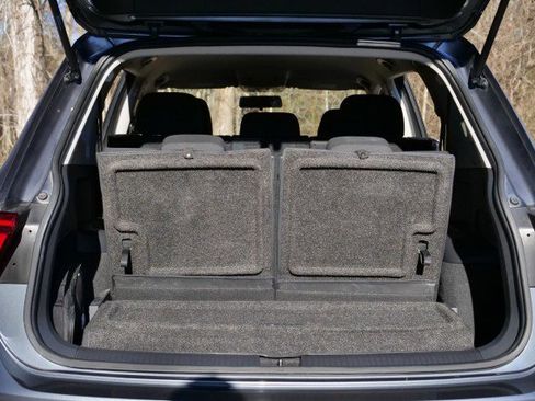 Used 2020 Volkswagen Tiguan S image 30