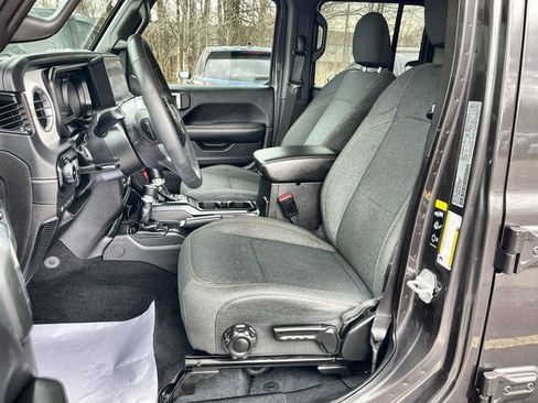 Used 2025 Jeep Wrangler Unlimited Sahara AWD/4WD image 20