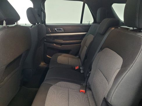 Used 2018 Ford Explorer XLT FWD image 18