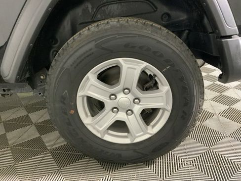 Used 2020 Jeep Wrangler Sport image 24