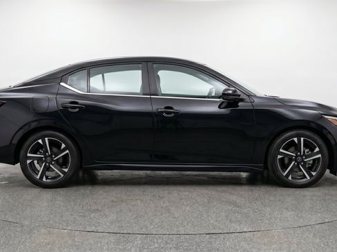 Used 2025 Nissan Sentra SV FWD image 11