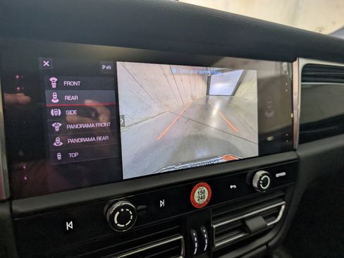 Used 2025 Porsche Macan image 38