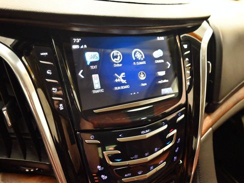 Used 2019 Cadillac Escalade Premium Luxury AWD/4WD image 15