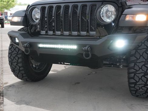Used 2023 Jeep Gladiator Rubicon AWD/4WD image 10