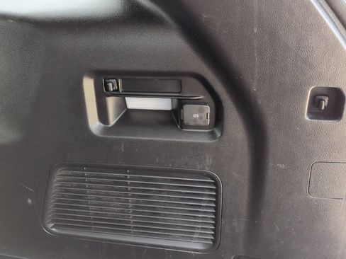 Used 2021 Ford Explorer XLT w/ Equipment Group 202A RWD image 43