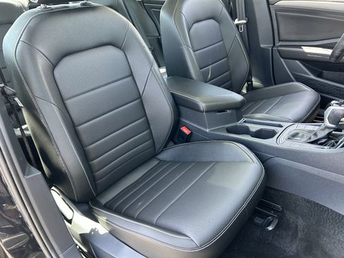 Used 2024 Volkswagen Jetta SE w/ Panoramic Sunroof Package FWD image 8