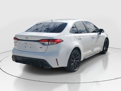 Used 2024 Toyota Corolla SE image 3