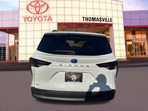 New 2025 Toyota Sienna XLE image 6