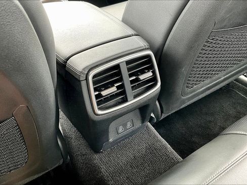 Used 2025 Genesis G70 2.5T RWD image 11