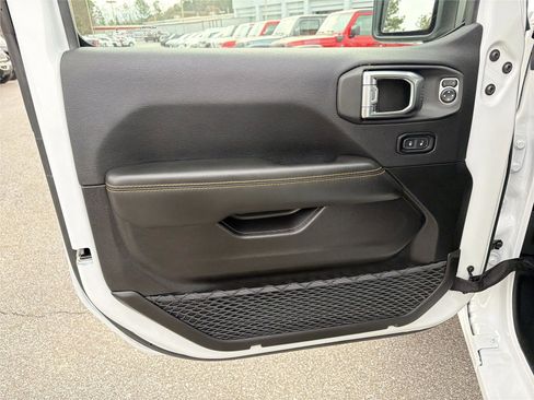 Used 2025 Jeep Wrangler Sahara w/ Safety Group image 11