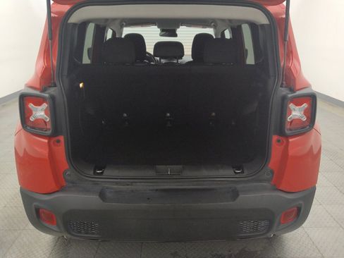 Used 2020 Jeep Renegade Altitude FWD image 29