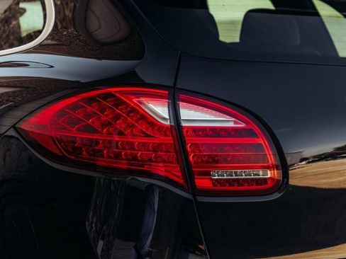 Used 2012 Porsche Cayenne Turbo AWD/4WD image 40