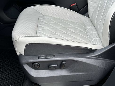 Used 2025 Volkswagen Atlas Cross Sport SEL Premium R-Line image 17