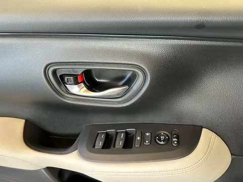 Used 2025 Honda HR-V LX image 19
