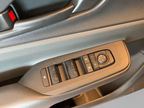 Certified 2025 Toyota Prius LE FWD image 21