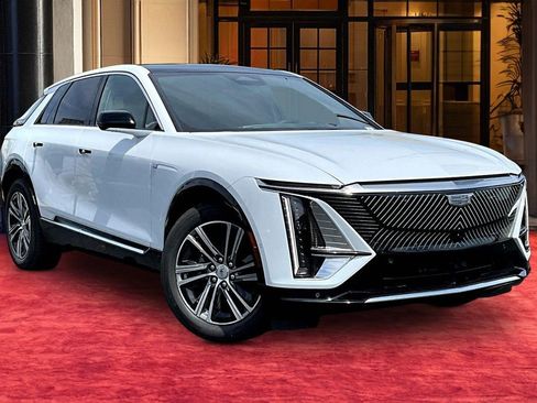 New 2026 Cadillac Lyriq Luxury RWD image 2