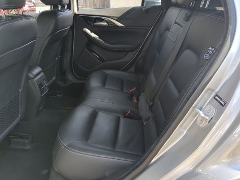 Used 2018 INFINITI QX30 image 22
