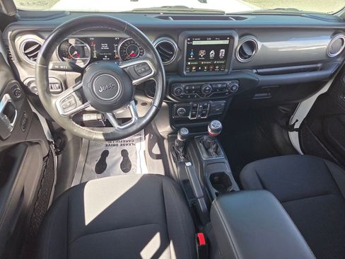 Used 2022 Jeep Wrangler Unlimited Sahara w/ Cold Weather Group AWD/4WD image 8