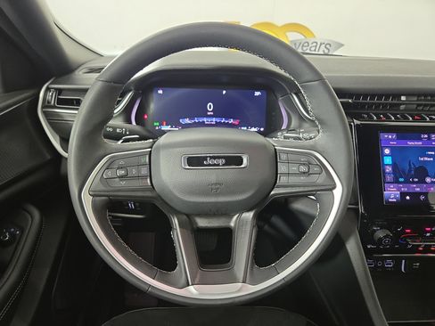 Certified 2024 Jeep Grand Cherokee Altitude image 15