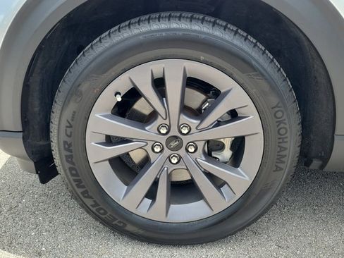 Certified 2022 Ford Explorer XLT w/ Equipment Group 202A RWD image 4