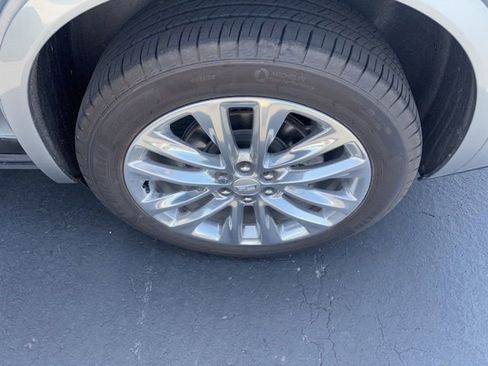 Used 2024 Cadillac XT6 Premium Luxury w/ LPO, Floor Liner Package AWD/4WD image 10