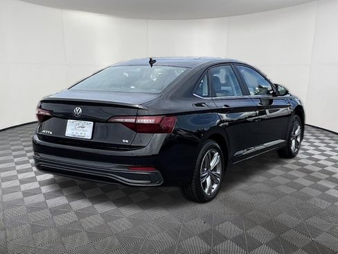 Used 2024 Volkswagen Jetta SE FWD image 6