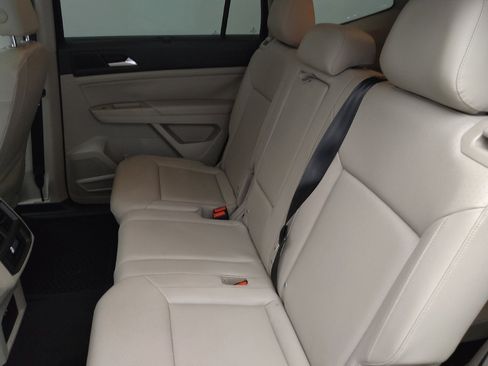 Used 2020 Volkswagen Atlas SE w/ Panoramic Sunroof Package FWD image 18