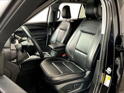 Used 2023 Ford Explorer XLT w/ Equipment Group 202A image 25