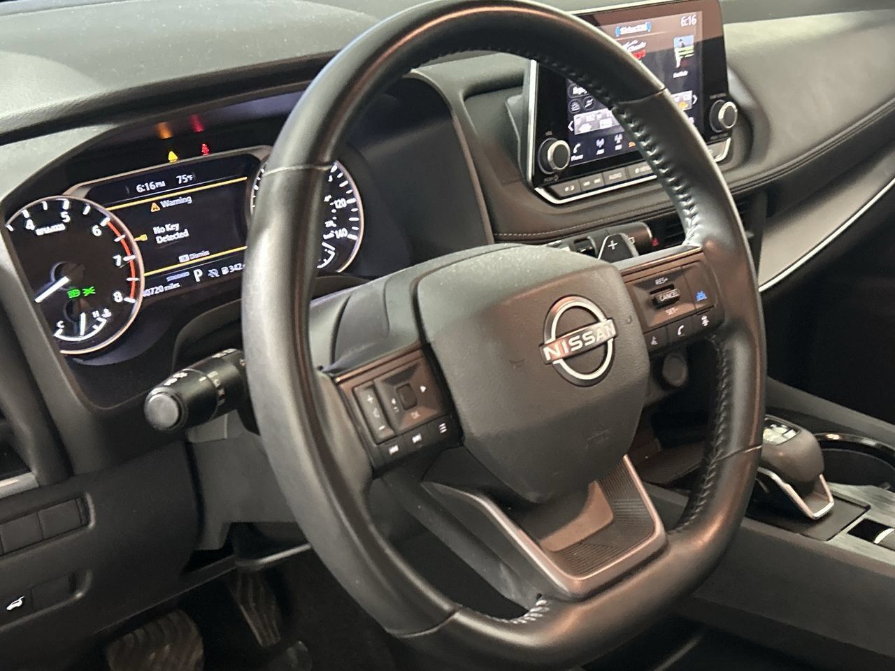 Used 2025 Nissan Rogue SV FWD image 14